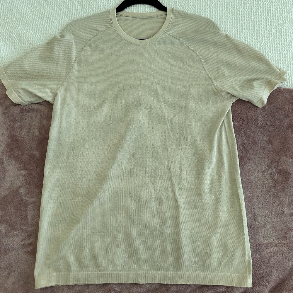 MENS TAN LULULEMON TOP